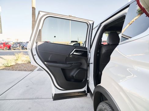 Used 2024 Mitsubishi Outlander Ralliart image 18