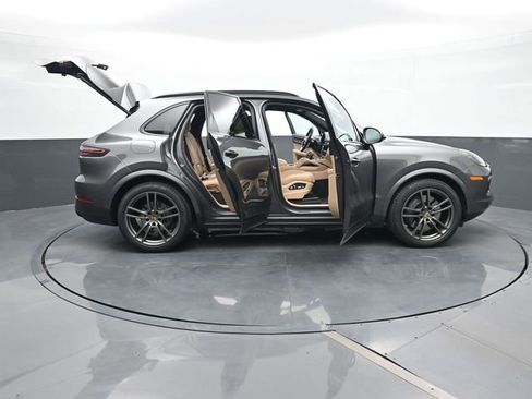Certified 2021 Porsche Cayenne S image 33