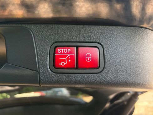 Used 2025 Mercedes-Benz GLB 250 image 24