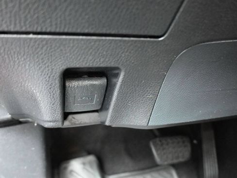 Used 2020 Toyota Camry SE w/ Sunroof Package FWD image 29