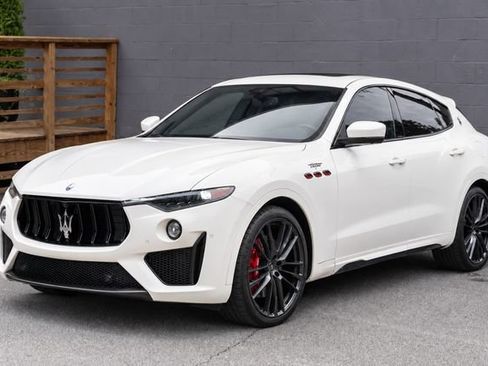 Used 2022 Maserati Levante Trofeo AWD/4WD image 2