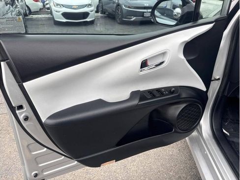 Used 2019 Toyota Prius XLE w/ Carpet Mat Package FWD image 14