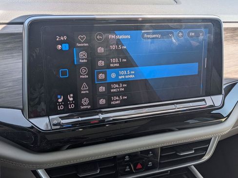 Used 2024 Volkswagen Atlas SEL Premium R-Line AWD/4WD image 25