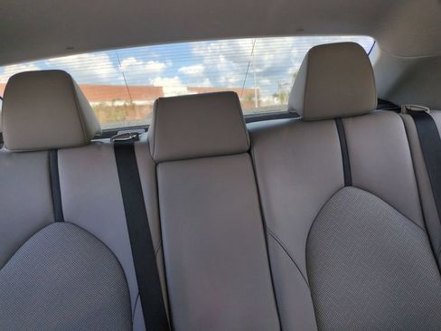 Used 2021 Toyota Camry XLE FWD image 33