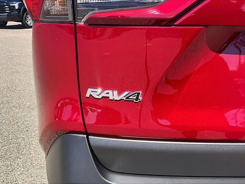 Certified 2025 Toyota RAV4 XLE w/ Convenience Package AWD/4WD image 9