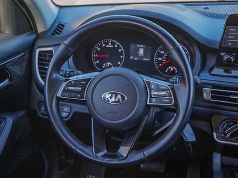 Certified 2021 Kia Seltos S image 24