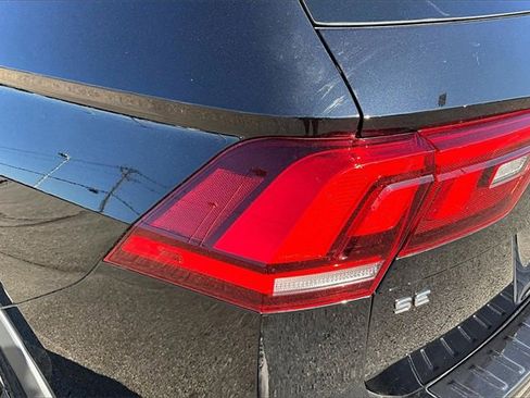 Used 2023 Volkswagen Tiguan SE R-Line image 31