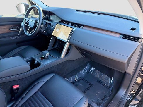 Used 2025 Land Rover Discovery Sport S image 14
