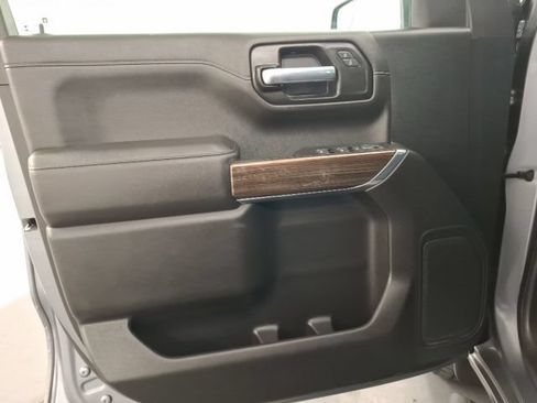 Used 2021 Chevrolet Silverado 1500 LT Trail Boss w/ LPO, Dark Essentials Package AWD/4WD image 18