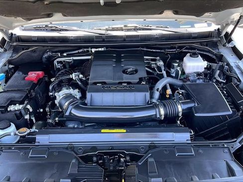 Certified 2024 Nissan Frontier PRO-4X w/ Technology Package AWD/4WD image 9