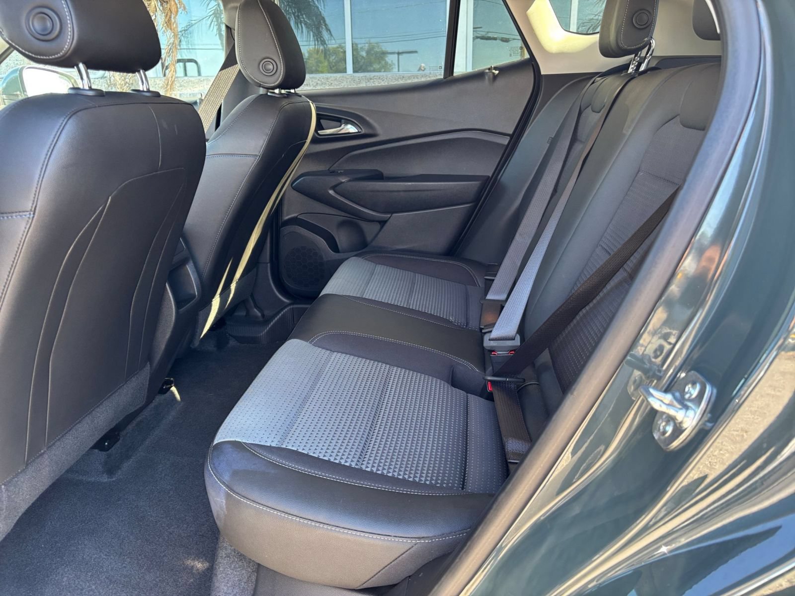 Used 2025 Chevrolet Trax LT w/ LT Convenience Package FWD image 25