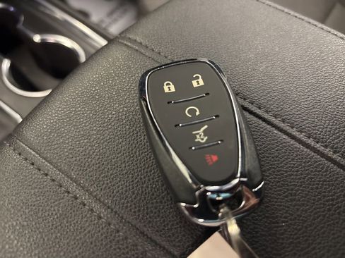Used 2023 Chevrolet Traverse LT FWD image 37