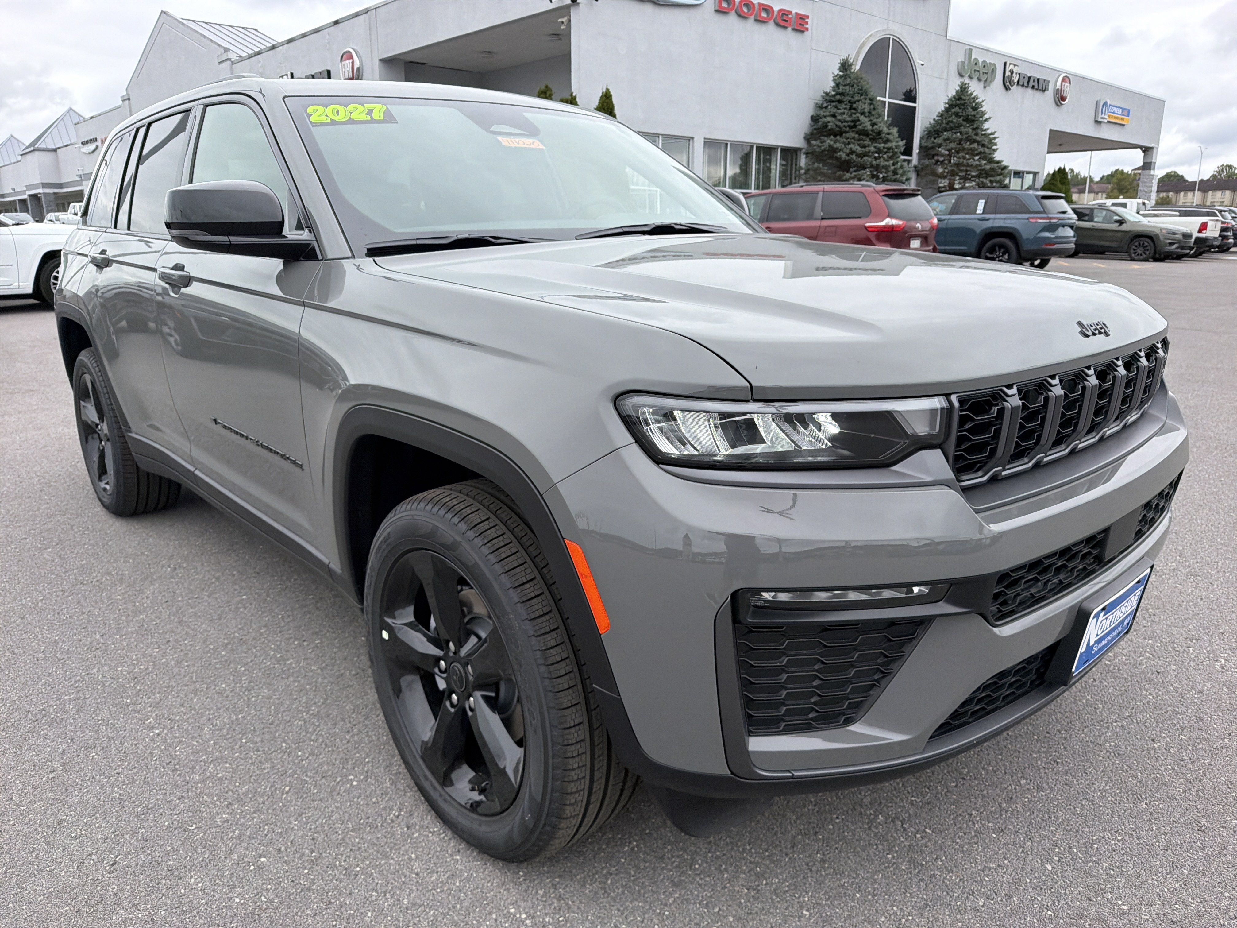 New 2027 Jeep Grand Cherokee Limited w/ Limited Altitude Package AWD/4WD image 3
