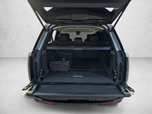New 2025 Land Rover Range Rover Long Wheelbase SE image 13