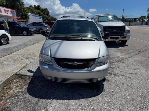 Used 2003 Chrysler Town & Country LXi image 3