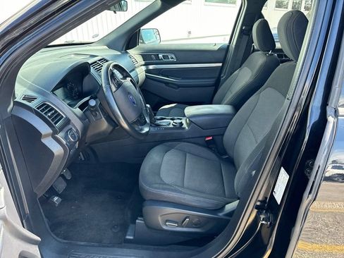 Used 2018 Ford Explorer XLT AWD/4WD image 9