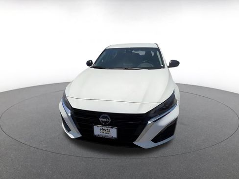 Used 2025 Nissan Altima 2.5 SV FWD image 4