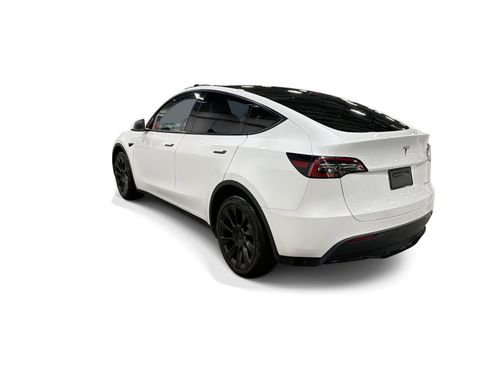 Certified 2023 Tesla Model Y AWD image 4