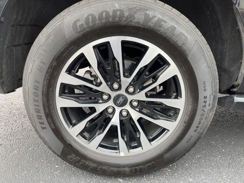 Used 2025 Ford Expedition Max Platinum AWD/4WD image 19