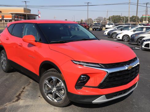 Used 2025 Chevrolet Blazer LT image 1