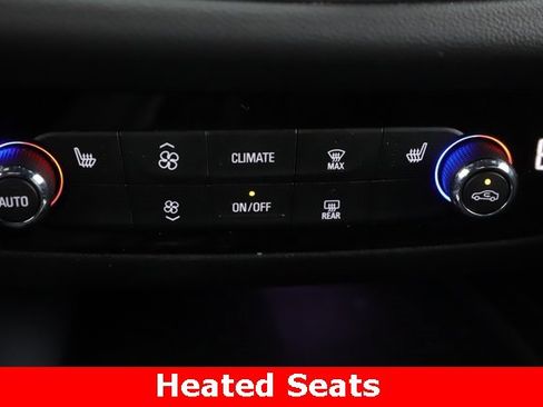 Used 2024 Buick Enclave Essence image 4