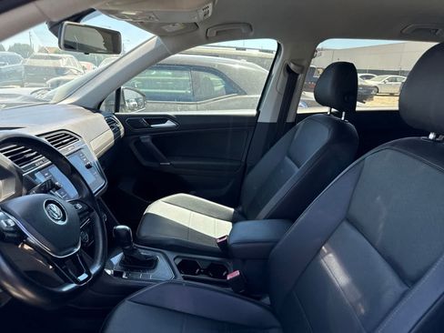 Used 2018 Volkswagen Tiguan SE FWD image 21
