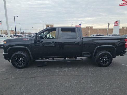 Used 2021 Chevrolet Silverado 2500 LT w/ Midnight Edition image 6