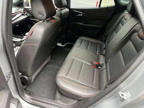 Used 2024 Chevrolet Trax RS w/ Sunroof Package FWD image 21