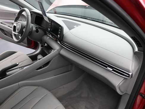 Certified 2025 Hyundai Elantra Sport image 17