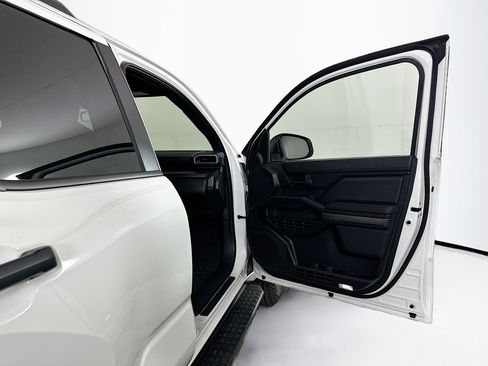 Used 2025 Toyota 4Runner TRD Off-Road image 30