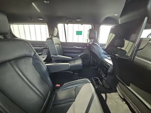 Used 2022 Jeep Wagoneer Series III w/ Rear Seat Entertainment Group AWD/4WD image 5