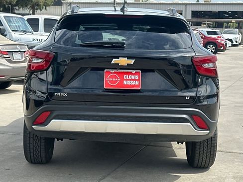 Used 2025 Chevrolet Trax LT FWD image 8