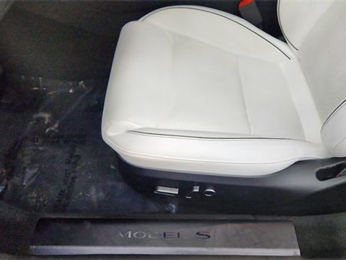 Used 2022 Tesla Model S Plaid image 32