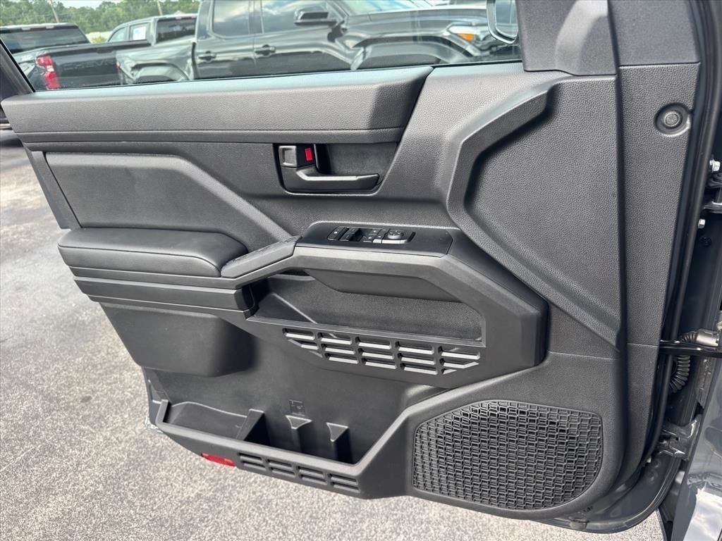 Used 2025 Toyota Tacoma SR AWD/4WD image 18