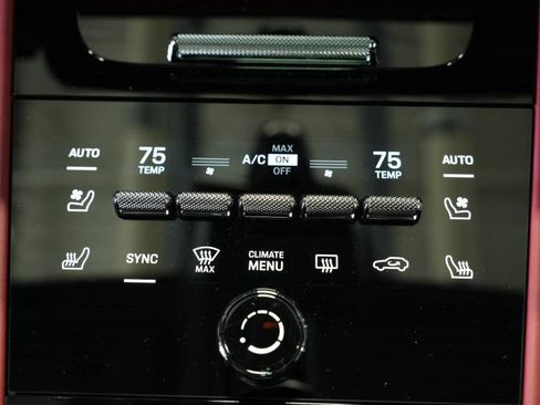 Certified 2025 Porsche Cayenne image 22