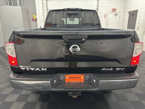 Used 2017 Nissan Titan SV image 8