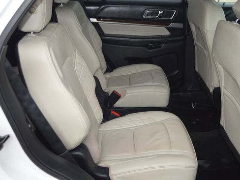 Used 2017 Ford Explorer Platinum image 21