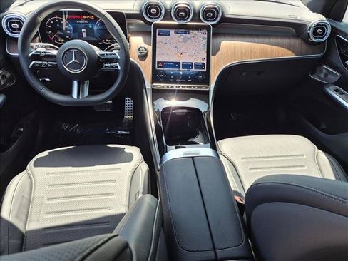 Used 2025 Mercedes-Benz GLC 350e 4MATIC image 17