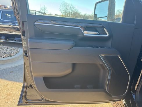 New 2026 GMC Sierra 2500 SLE w/ SLE Value Package; image 10