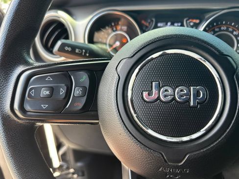 Used 2021 Jeep Gladiator Sport AWD/4WD image 25