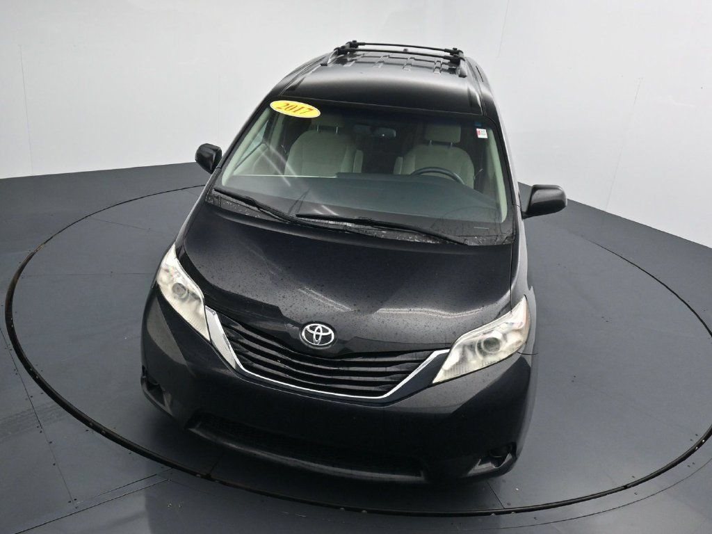 Used 2017 Toyota Sienna LE FWD image 24