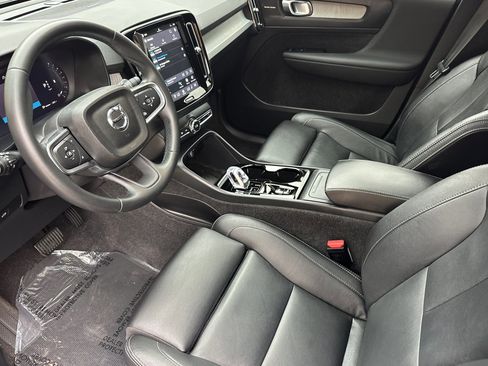 Certified 2024 Volvo XC40 B5 Plus w/ Climate Package AWD/4WD image 11