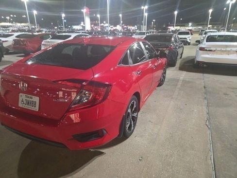 Used 2018 Honda Civic Touring image 8