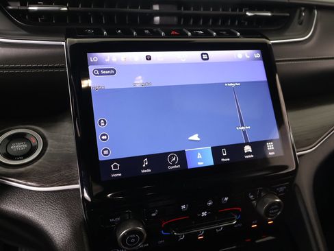 Used 2022 Jeep Grand Cherokee Overland w/ Luxury Tech Group IV RWD image 7