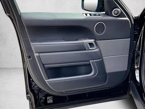 Used 2019 Land Rover Range Rover Sport SE image 17