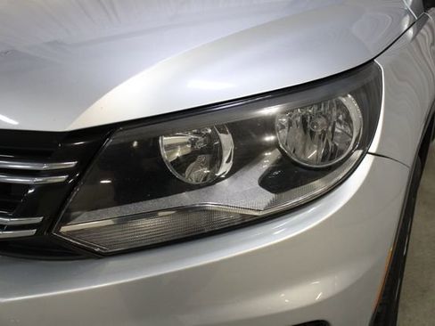Used 2017 Volkswagen Tiguan S image 32
