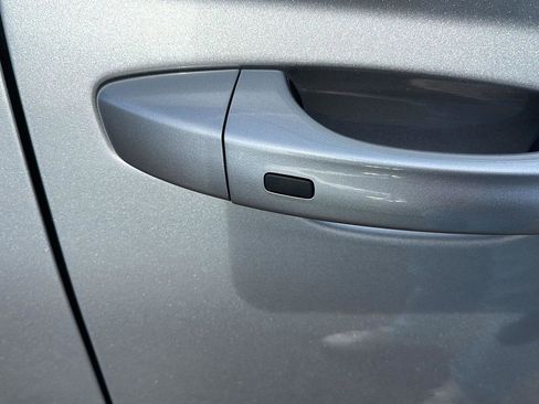 Used 2025 Volkswagen Taos SE AWD/4WD image 13