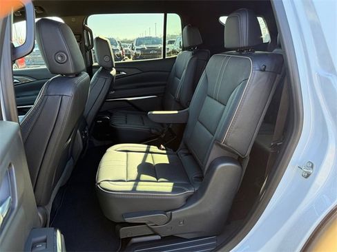 New 2026 Chevrolet Traverse High Country image 17