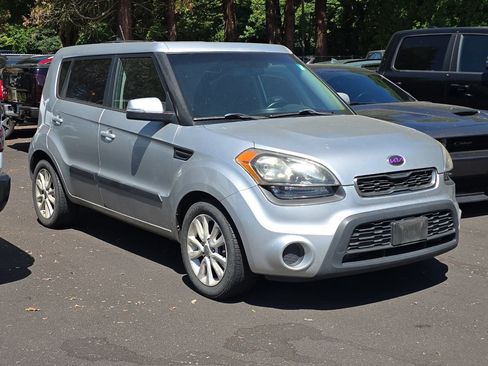 Used 2013 Kia Soul + FWD image 2