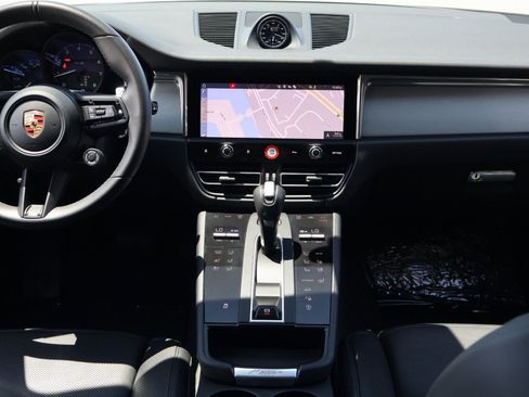 Certified 2026 Porsche Macan AWD/4WD image 20